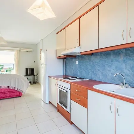 Seaview Terrace Haven-perfect Location By The Sea Ferienhaus Kalamata