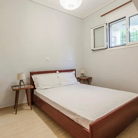 Seaview Terrace Haven-perfect Location By The Sea Kalamata