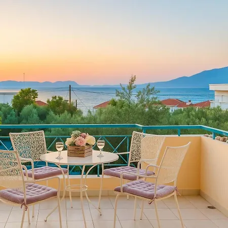 Seaview Terrace Haven-perfect Location By The Sea Kalamata