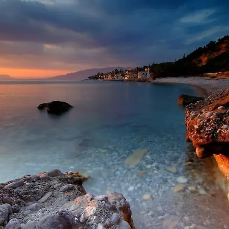 Seaview Terrace Haven-perfect Location By The Sea Tatil Evi